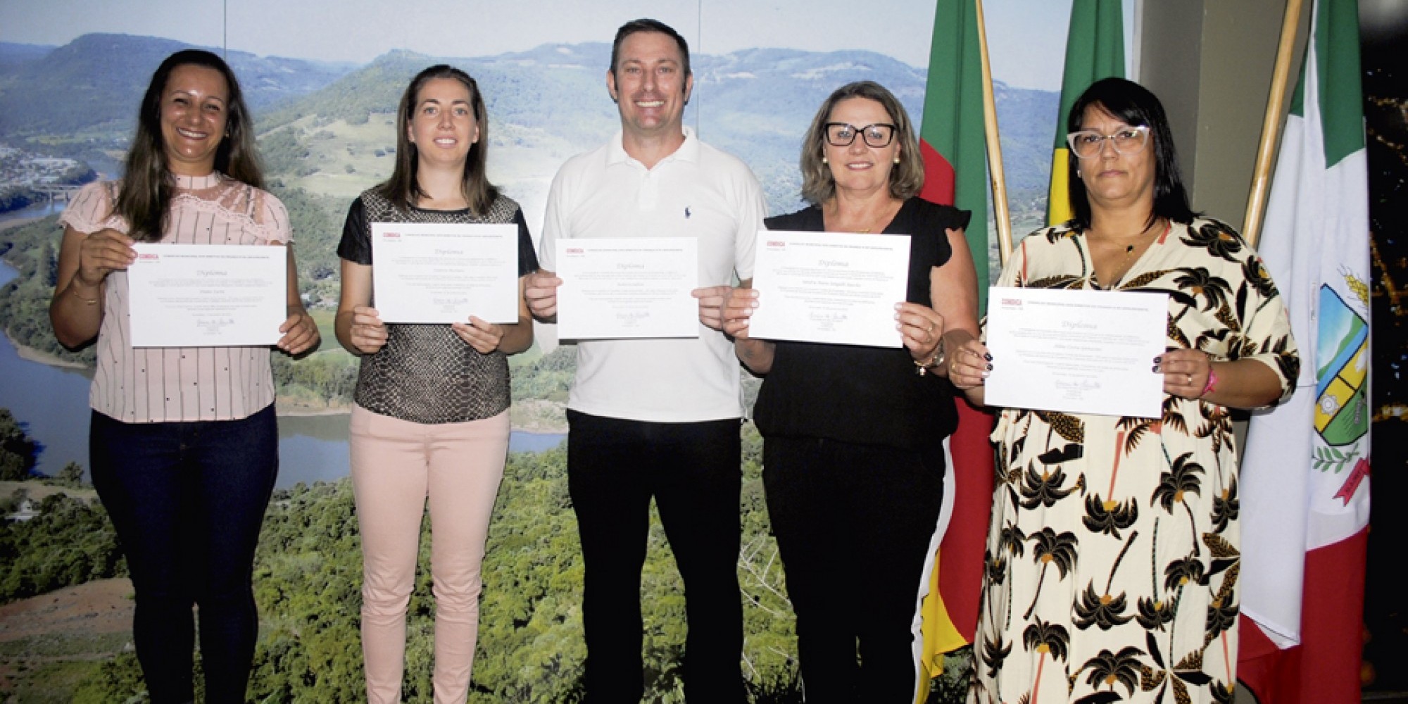 Diane Lasta, Isadora Bastiani, Roberto Salton, Sandra Maria Sangalli Rasche e Aline Costa Ganasini Diane Lasta, Isadora Bastiani, Roberto Salton, Sandra Maria Sangalli Rasche e Aline Costa Ganasini