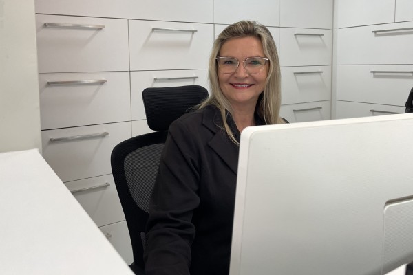 Há 30 anos, secretária