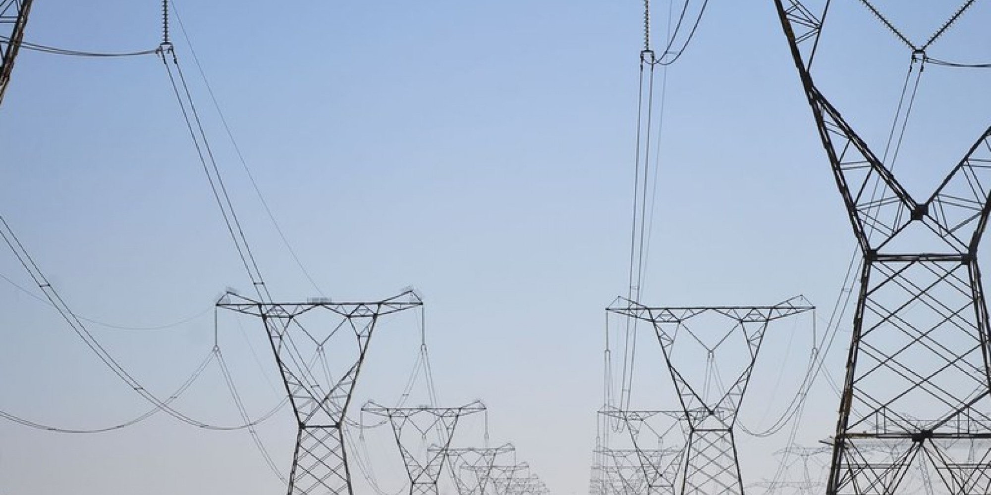 Foram consideradas novas previsões de consumo de energia, em face das medidas de combate à propagação da pandemia do Covid-19 no país, com indicativo de redução da carga de energia em abril e maio Foram consideradas novas previsões de consumo de energia, em face das medidas de combate à propagação da pandemia do Covid-19 no país, com indicativo de redução da carga de energia em abril e maio
