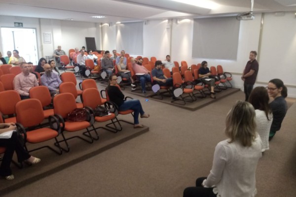 Dia foi marcado por reuniões com hospitais e secretarias da saúde