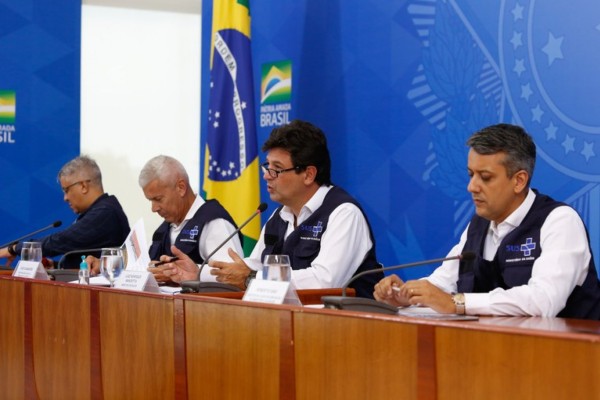 Coletiva de Imprensa com o Ministro de Estado da Saúde, Luiz Henrique Mandetta, João Gabbardo, Secretário-Executivo do Ministério da Saúde, Roberto Dias, Diretor de Logística em Saúde e Wanderson Oliveira, Secretário de Vigilância em Saúde
