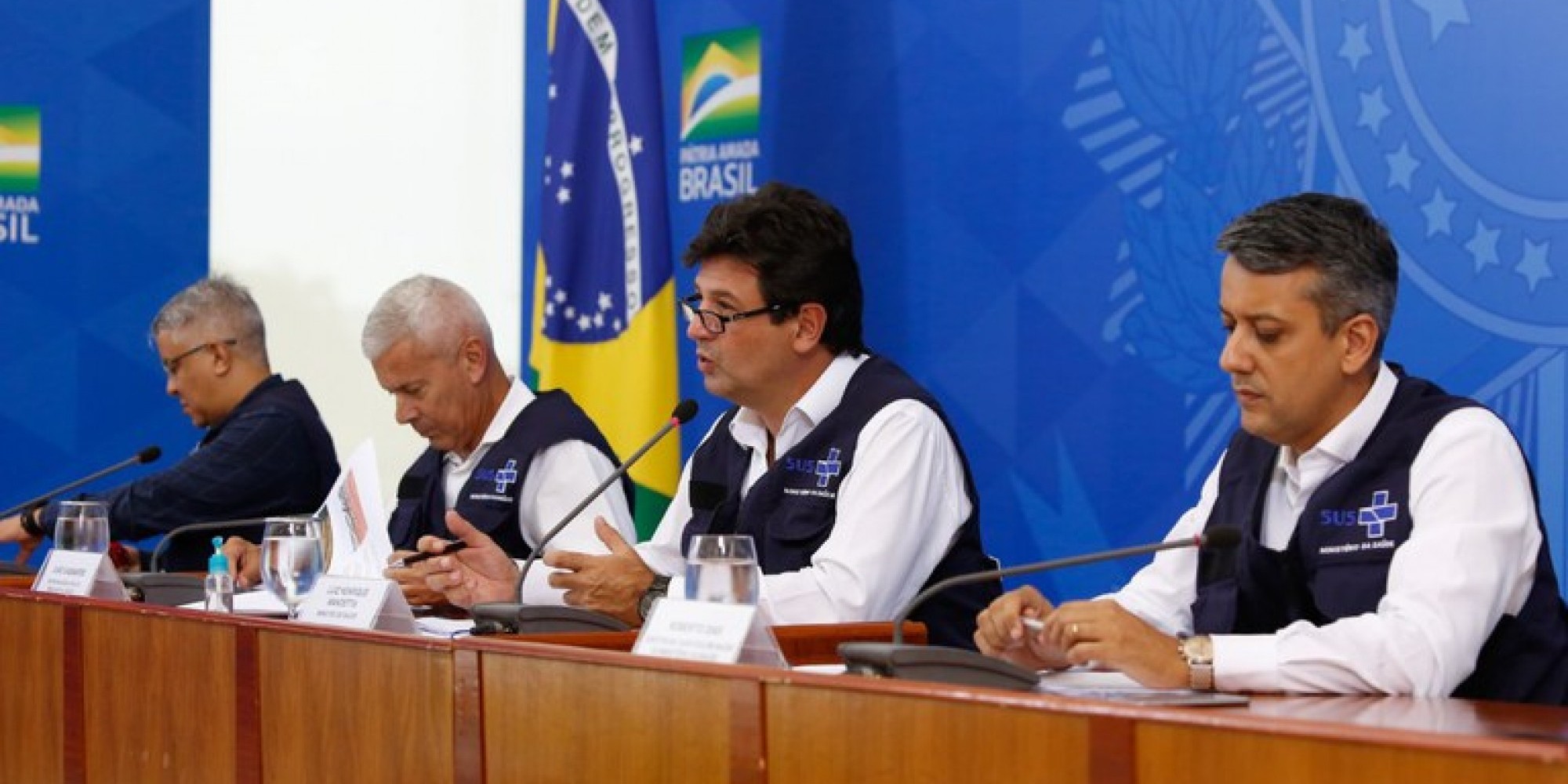 Coletiva de Imprensa com o Ministro de Estado da Saúde, Luiz Henrique Mandetta, João Gabbardo, Secretário-Executivo do Ministério da Saúde, Roberto Dias, Diretor de Logística em Saúde e Wanderson Oliveira, Secretário de Vigilância em Saúde