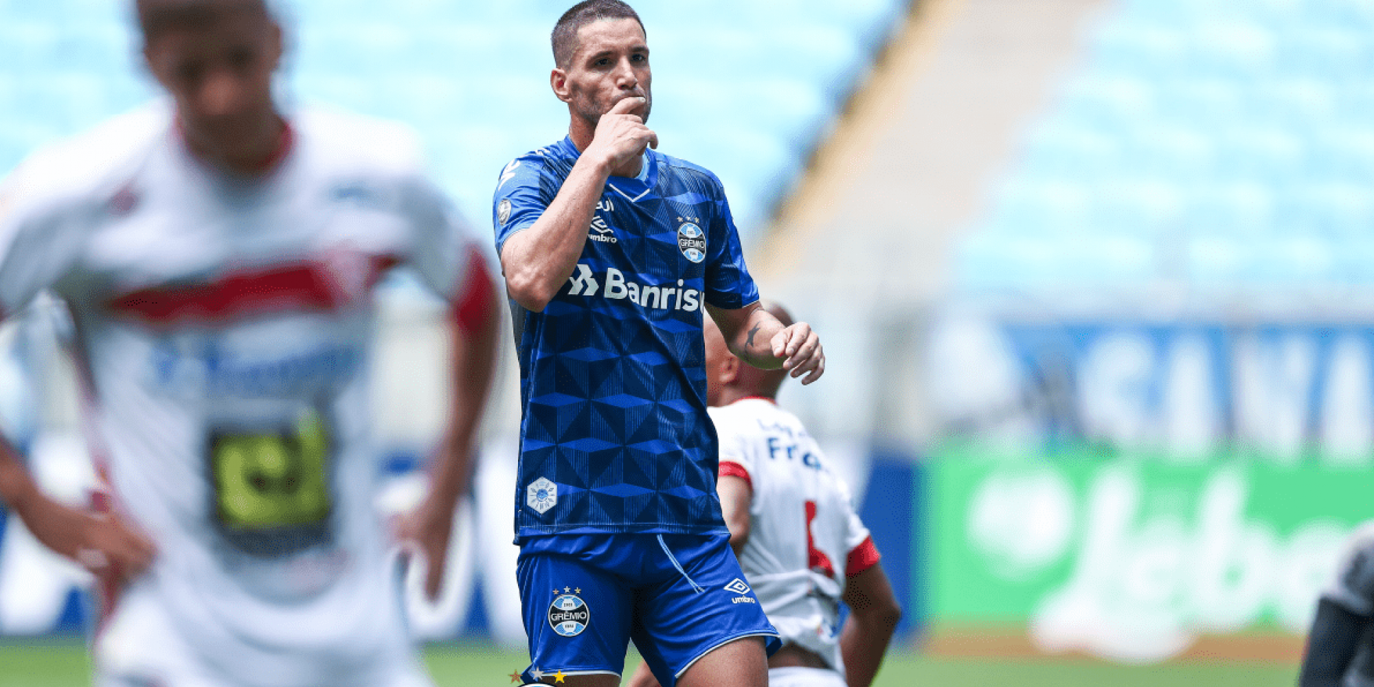 Thiago Neves marcou o gol do empate, o primeiro dele pelo Grêmio Thiago Neves marcou o gol do empate, o primeiro dele pelo Grêmio