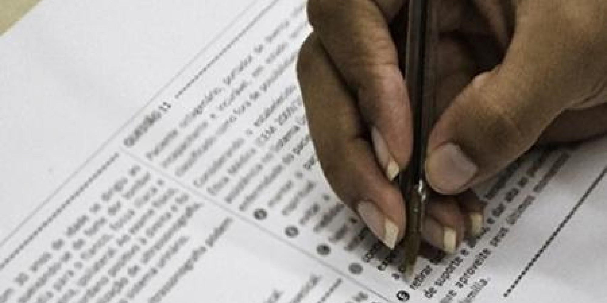 O Encceja tem o objetivo de oferecer a jovens e adultos a oportunidade de terminar os estudos do ensino fundamental ou médio O Encceja tem o objetivo de oferecer a jovens e adultos a oportunidade de terminar os estudos do ensino fundamental ou médio