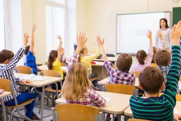 507 escolas estão em municípios que têm decreto que proíbe o retorno das aulas presenciais