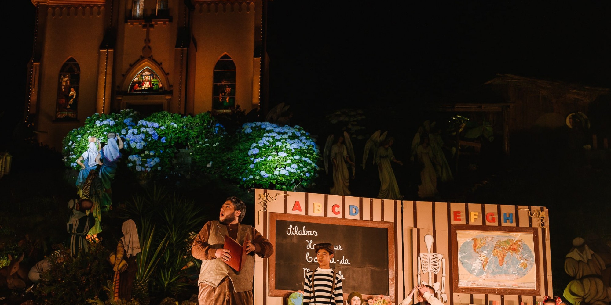 Espetáculo teatral A História que eu Escrevi, será exibido sábado, 19, a partir das 20h30min Espetáculo teatral A História que eu Escrevi, será exibido sábado, 19, a partir das 20h30min