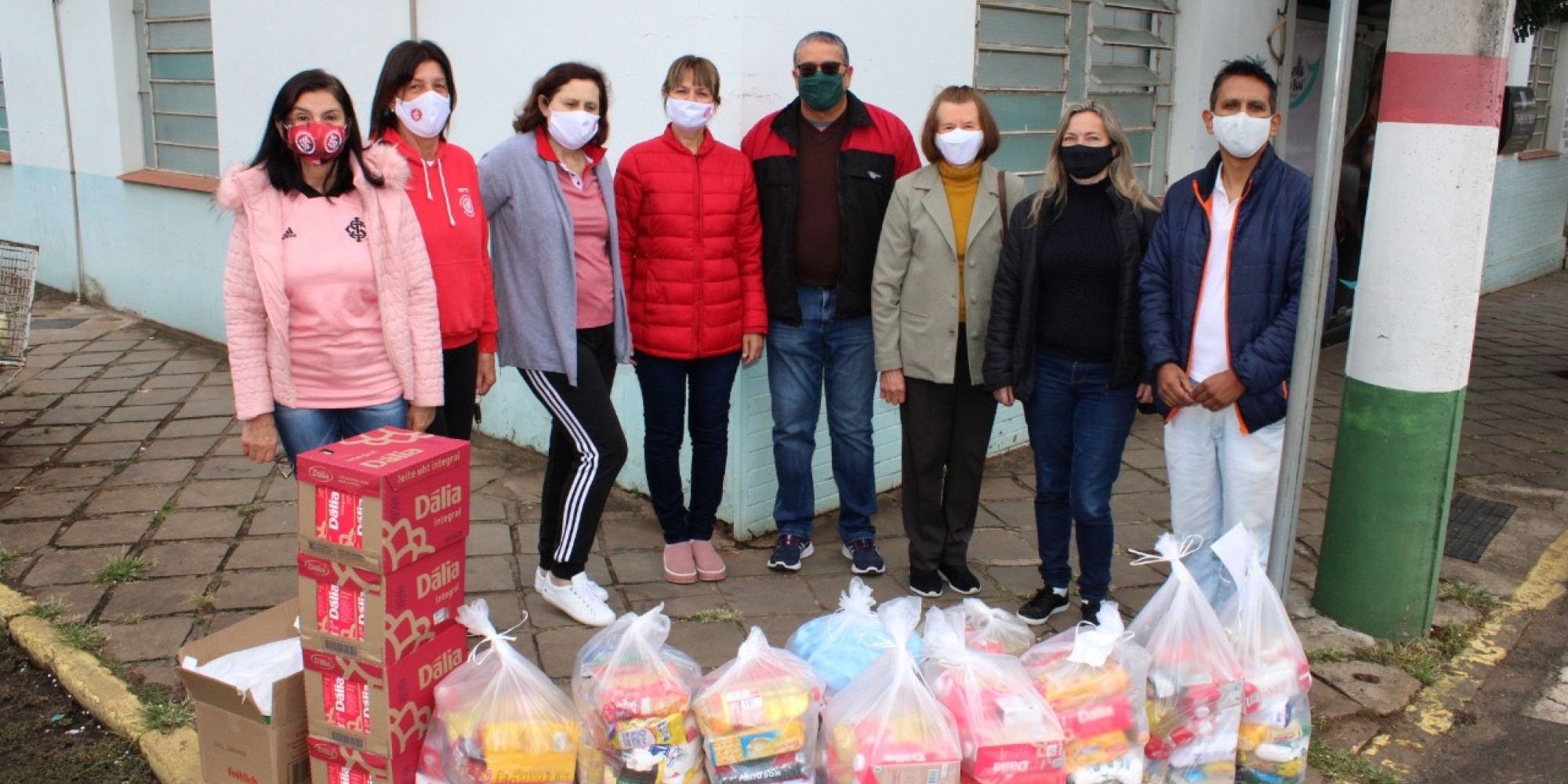Colorados de Encantado arrecadam alimentos para doação de cestas básicas
