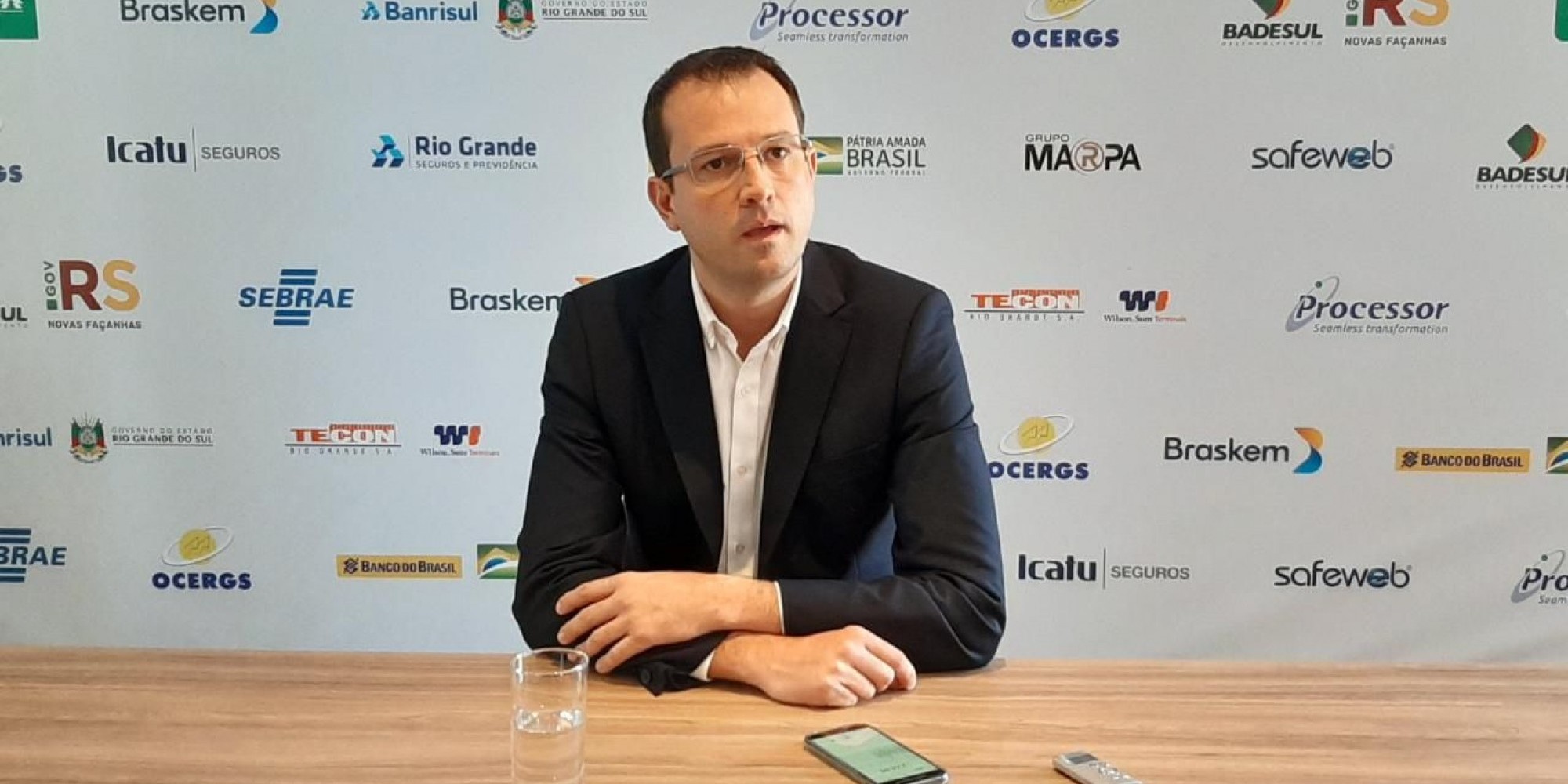 Economista Alexandre Englert Barbosa será o palestrante Economista Alexandre Englert Barbosa será o palestrante