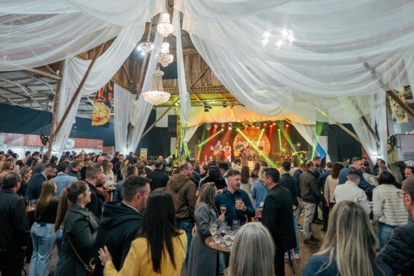 Após receber cerca de 2 mil pessoas nos primeiros dois dias de sua 10ª edição, o festival volta a acontecer nesta sexta (11) e sábado (12), com muita gastronomia, música e ambiente familiar.