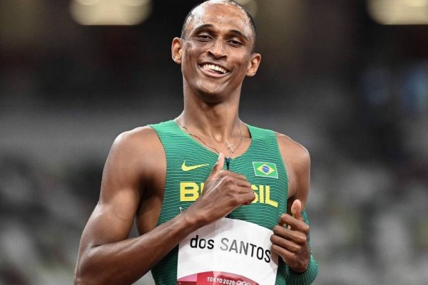 Alison dos Santos volta às pistas com terceiro lugar após 10 meses de recuperação de lesão