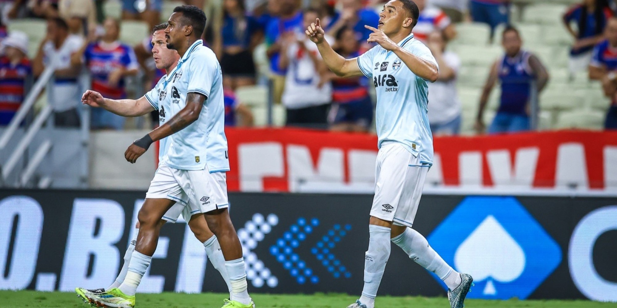 O Tricolor chegou a virar o placar na Arena Castelão, mas a pressão do time mandante garantiu o 2 a 2 na 33ª rodada; equipe terá 10 dias de preparação até enfrentar o Vasco.