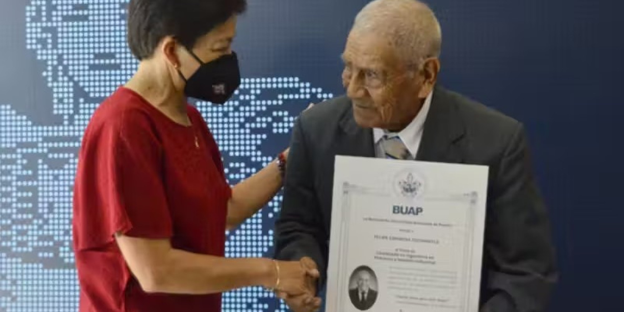 Vovô de 86 anos se forma na faculdade de Engenharia