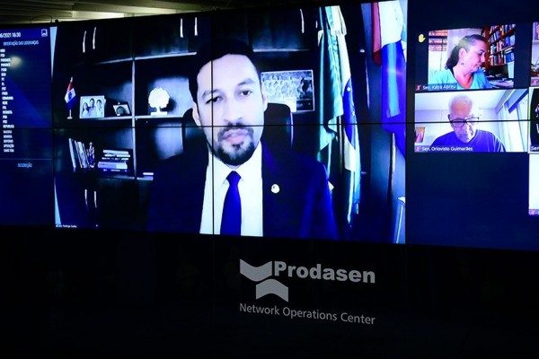 De acordo com o relator, Rodrigo Cunha (PSDB-AL), proposta facilita a renegociação de empréstimos consignados, coíbe propaganda enganosa e poderá liberar R$ 350 bilhões para a economia