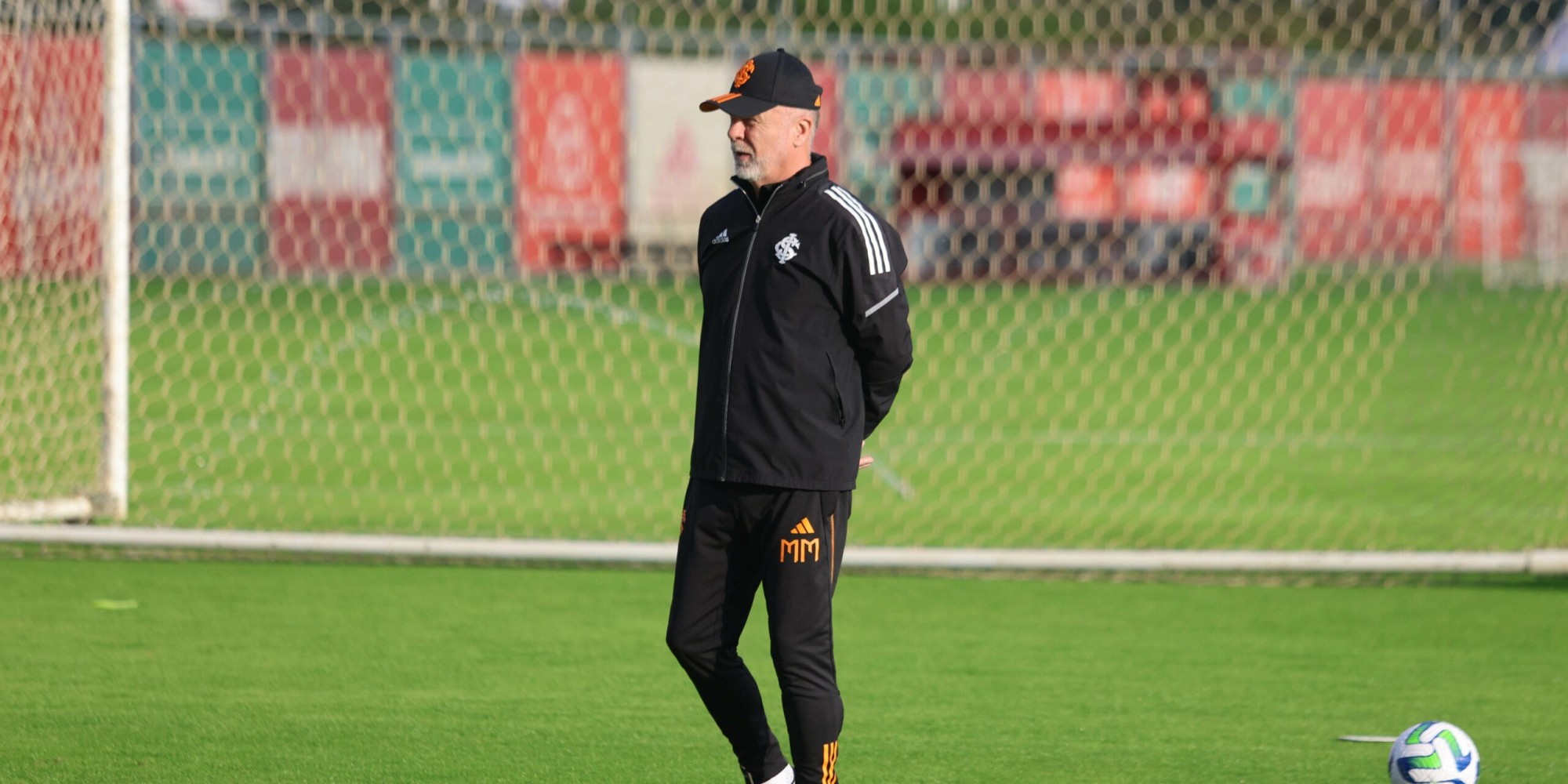 Confira os principais desfalques para o técnico Mano Menezes.