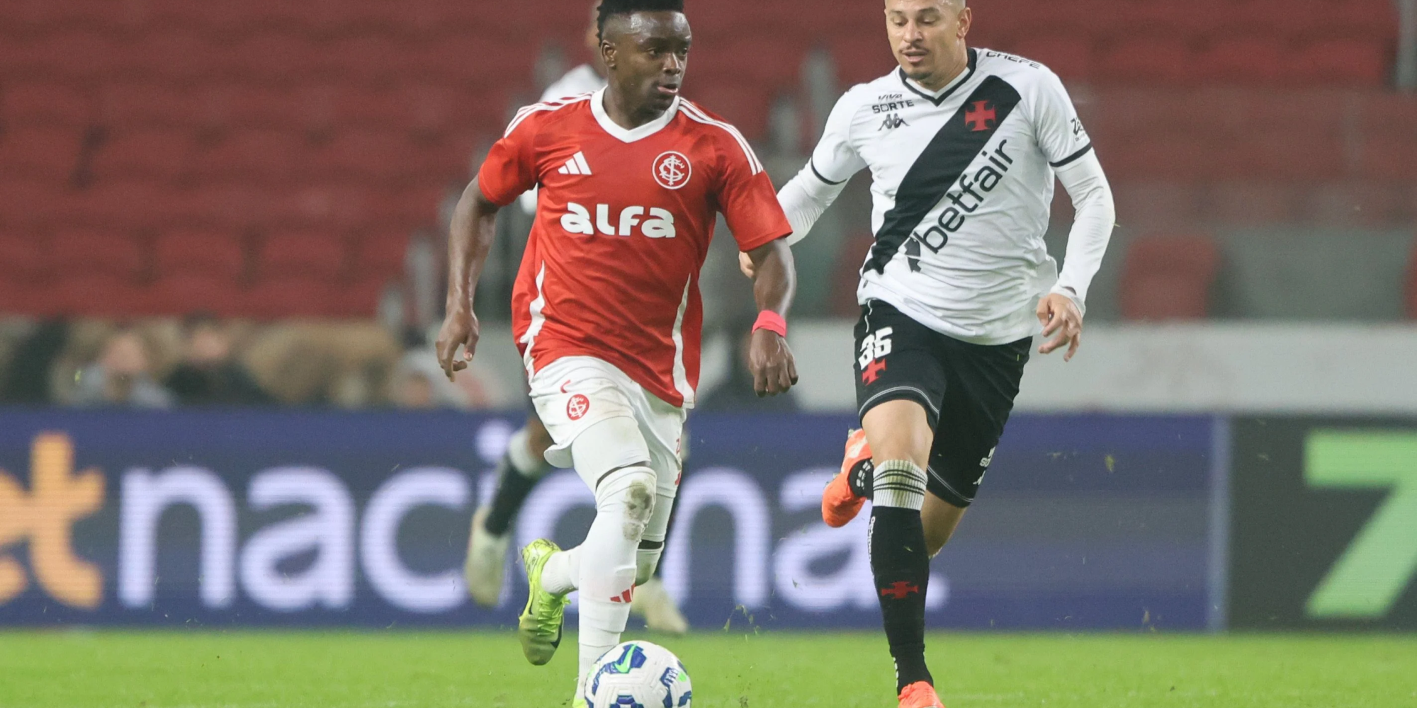 O Colorado buscou o empate no fim, após expulsão do goleiro adversário e permanece na 10ª posição, com 21 pontos; Roger Machado criticou início ruim e alertou para desgaste físico antes do confronto com o Fluminense, pela Copa do Brasil. O Colorado buscou o empate no fim, após expulsão do goleiro adversário e permanece na 10ª posição, com 21 pontos; Roger Machado criticou início ruim e alertou para desgaste físico antes do confronto com o Fluminense, pela Copa do Brasil.