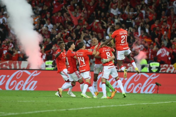 No tempo normal, Mercado e Alan Patrick marcaram para o Colorado enquanto Rojas descontou para os argentinos.