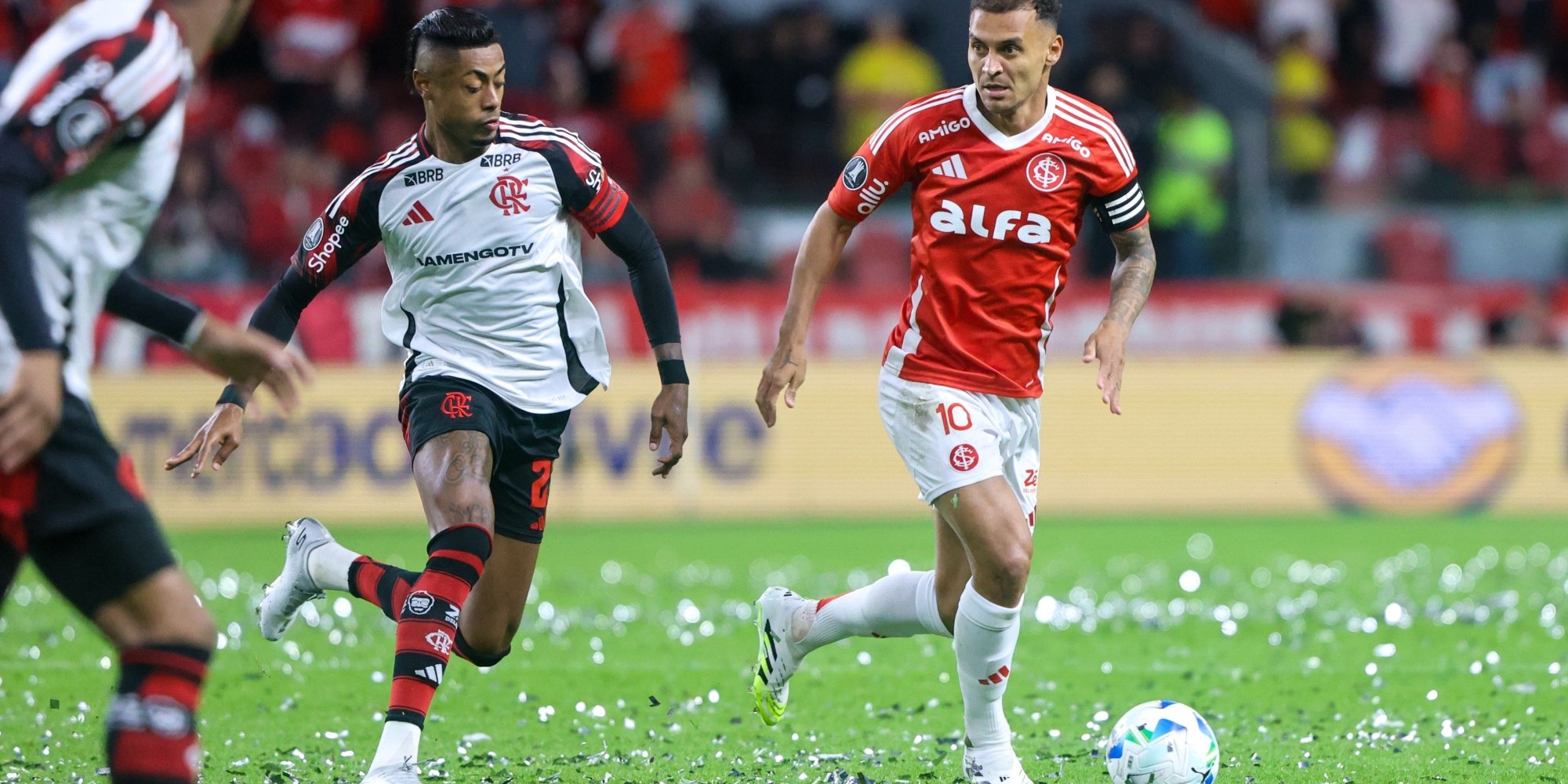 No Beira-Rio, com mais de 43 mil torcedores, o Colorado foi superado por 2 a 0 no jogo de volta das oitavas de final, na noite desta quarta-feira (20).