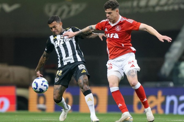 Os gols foram marcados por Vitão (contra) e Júnior Santos já na reta final da partida. O Colorado estacionou nos 11 pontos e ocupa a 17ª colocação.