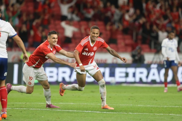 Após a quinta partida sem vitória, dirigente defende continuidade do trabalho; elenco se reapresenta nesta terça-feira (11) no CT Parque Gigante.