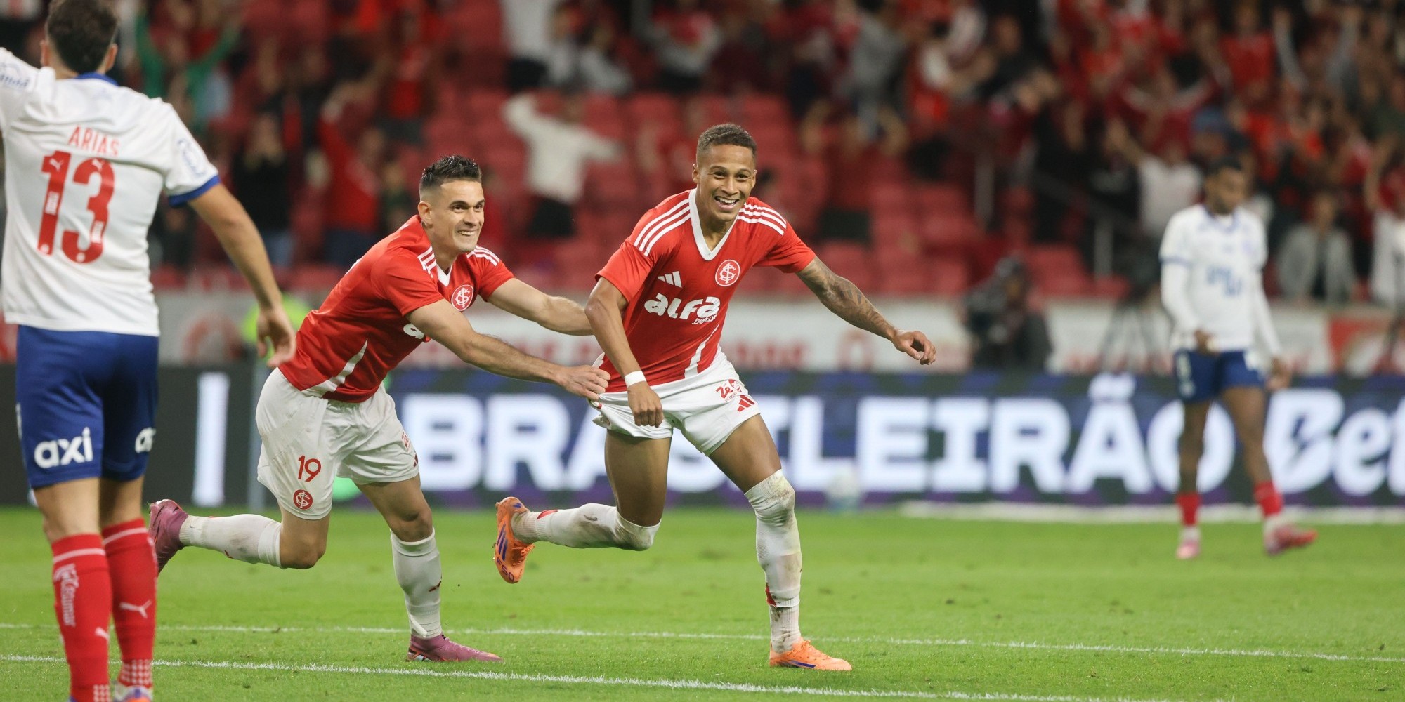 Após a quinta partida sem vitória, dirigente defende continuidade do trabalho; elenco se reapresenta nesta terça-feira (11) no CT Parque Gigante.