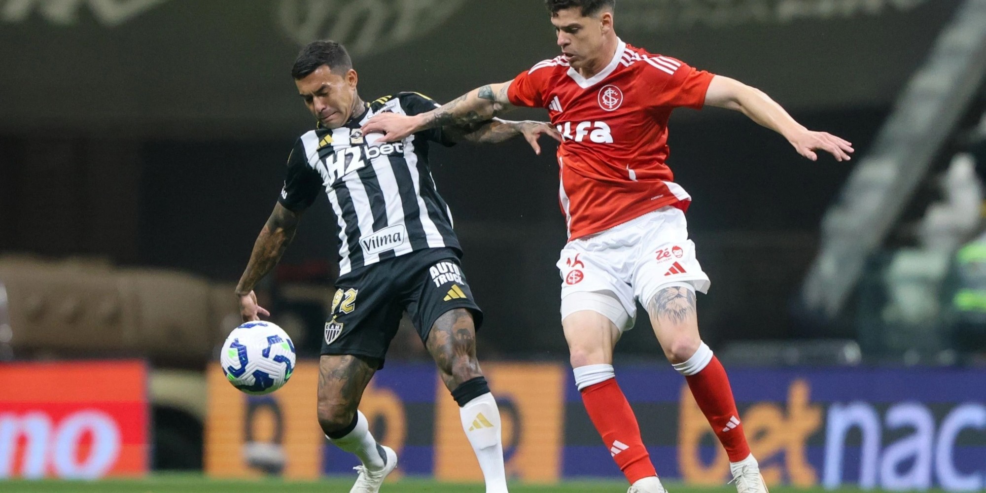 Os gols foram marcados por Vitão (contra) e Júnior Santos já na reta final da partida. O Colorado estacionou nos 11 pontos e ocupa a 17ª colocação. Os gols foram marcados por Vitão (contra) e Júnior Santos já na reta final da partida. O Colorado estacionou nos 11 pontos e ocupa a 17ª colocação.