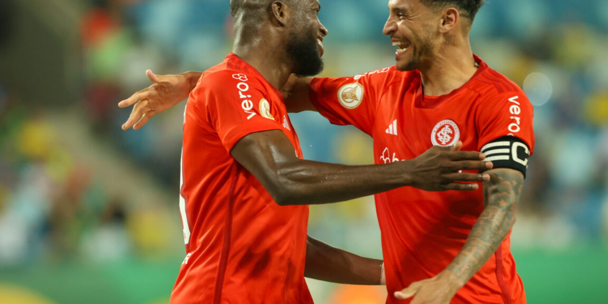 Enner Valencia e Pedro Henrique fizeram os gols da vitória colorada.