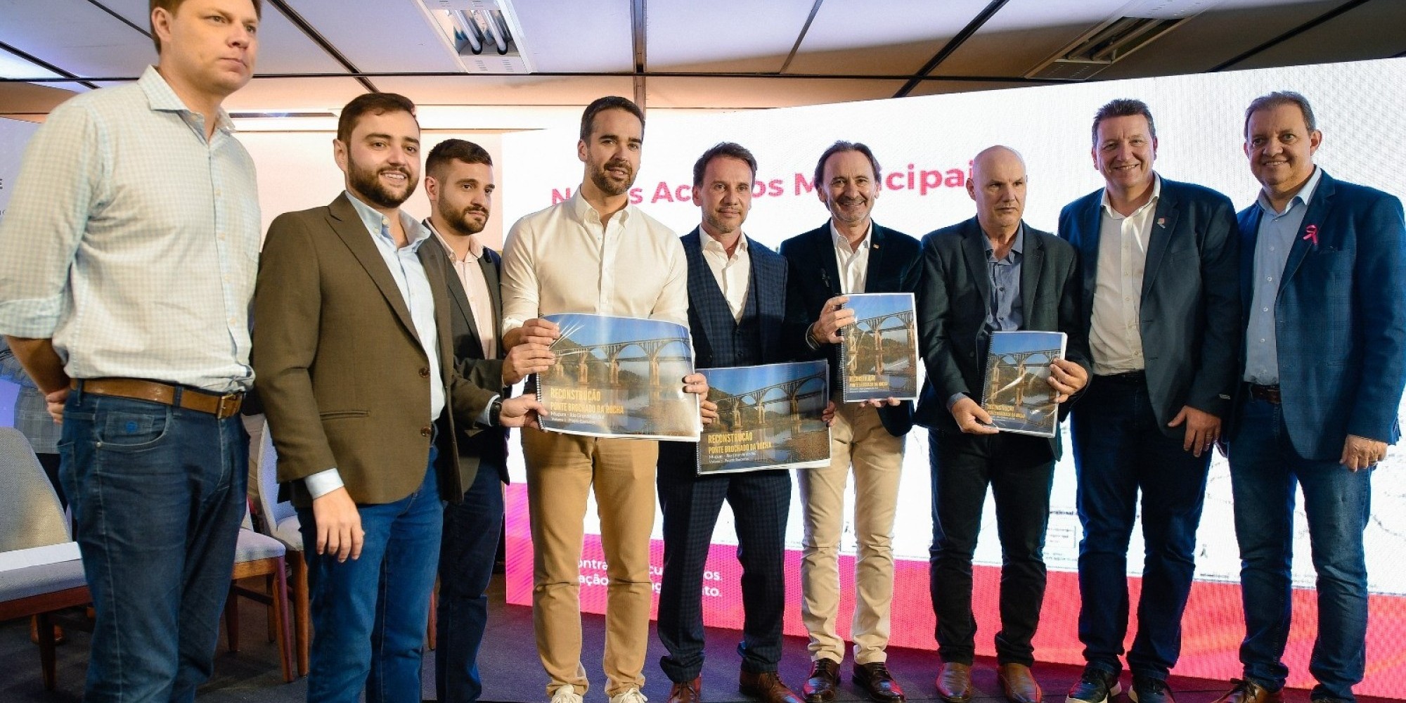 Administração Municipal recebe projeto para reconstrução da Ponte Brochado da Rocha