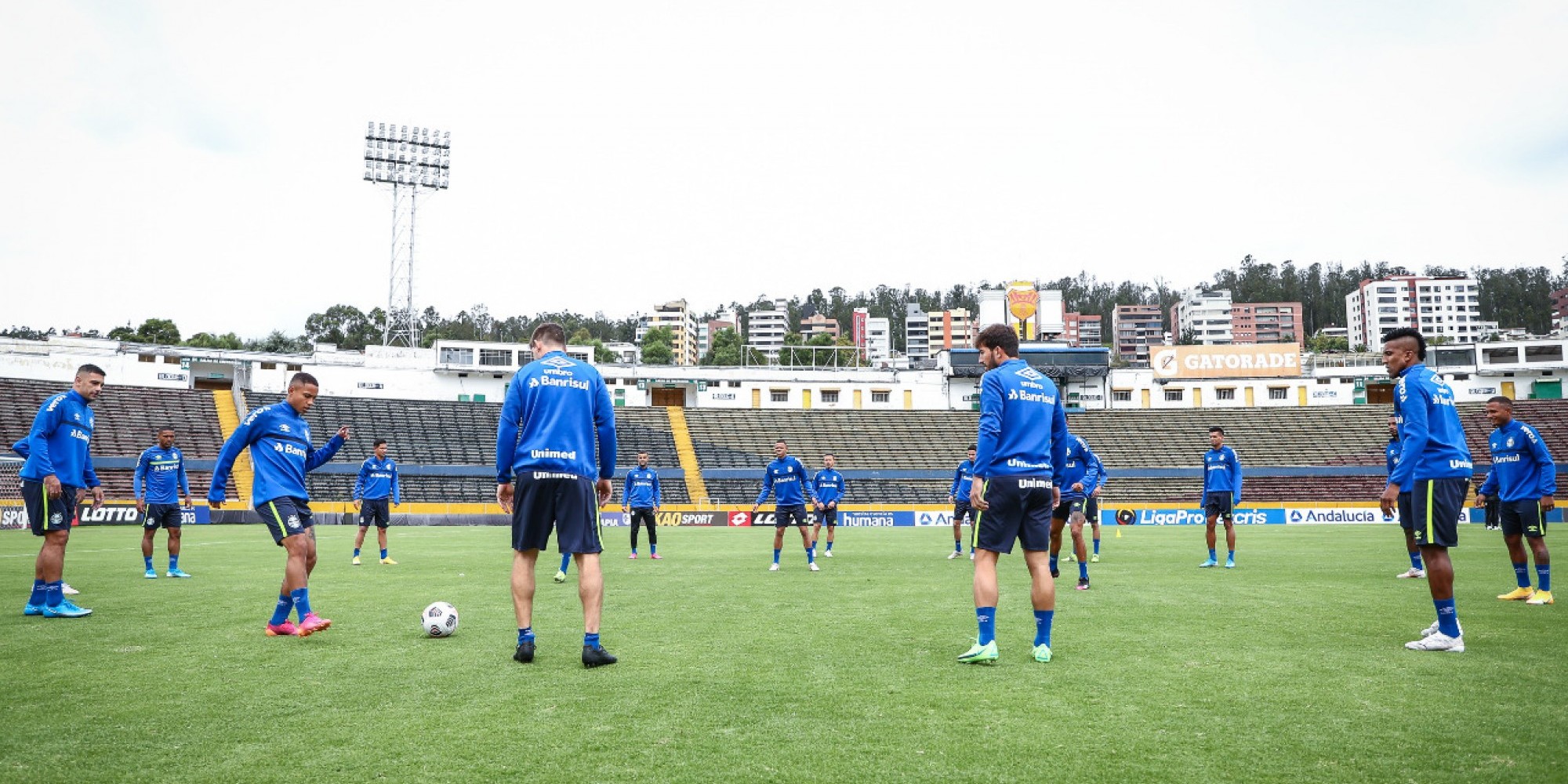 Grêmio está no Equador para jogo desta noite 
