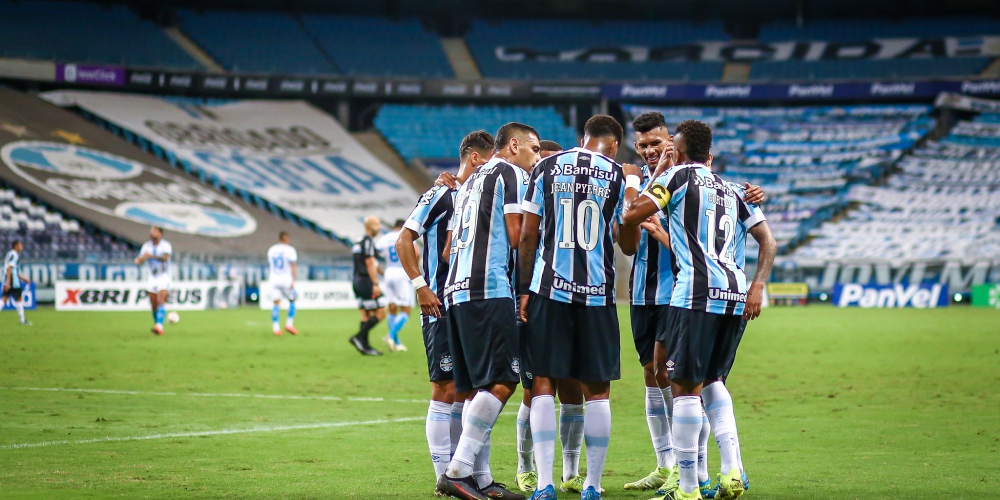 Grêmio bateu o Novo Hamburgo ontem por 3 a 1
