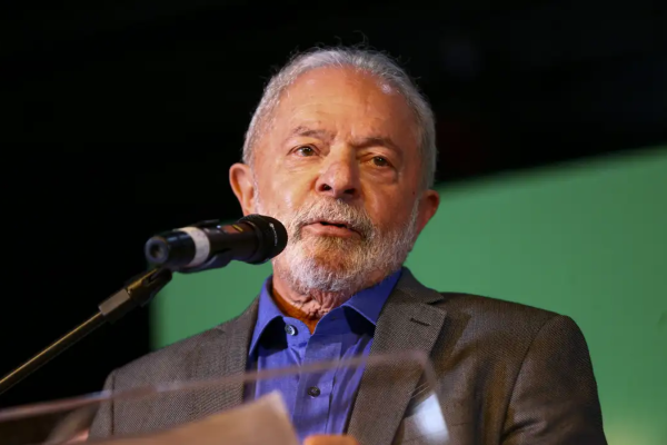 Lula passa por cirurgia em São Paulo para drenagem de hematoma