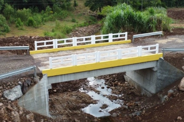 Pontes reconstruídas em tempo recorde após as cheias em Roca Sales