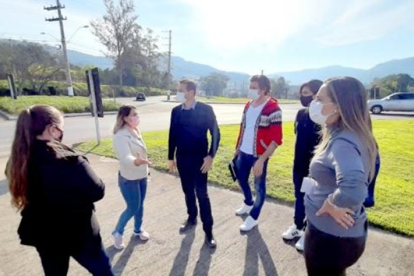 Projeto visa embelezar trevos e rótulas da cidade 