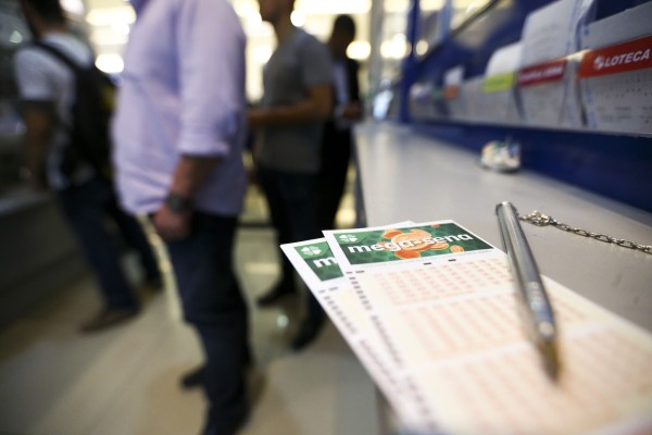 Sorteio tamb&eacute;m premiou 21 apostadores com a quina e mais de 1,7 mil com a quadra