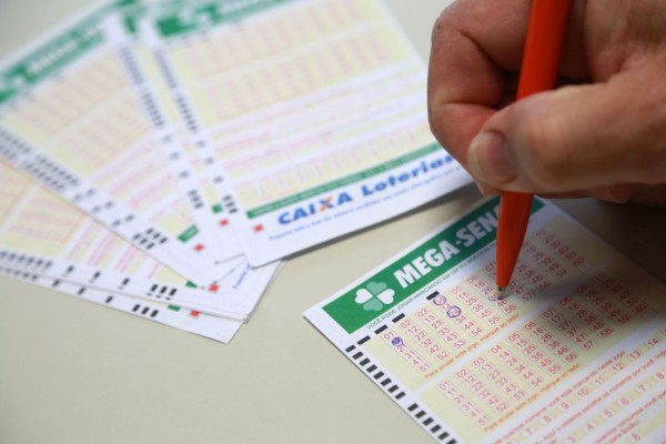 Serão realizados três sorteios da Mega-Sena nesta semana 