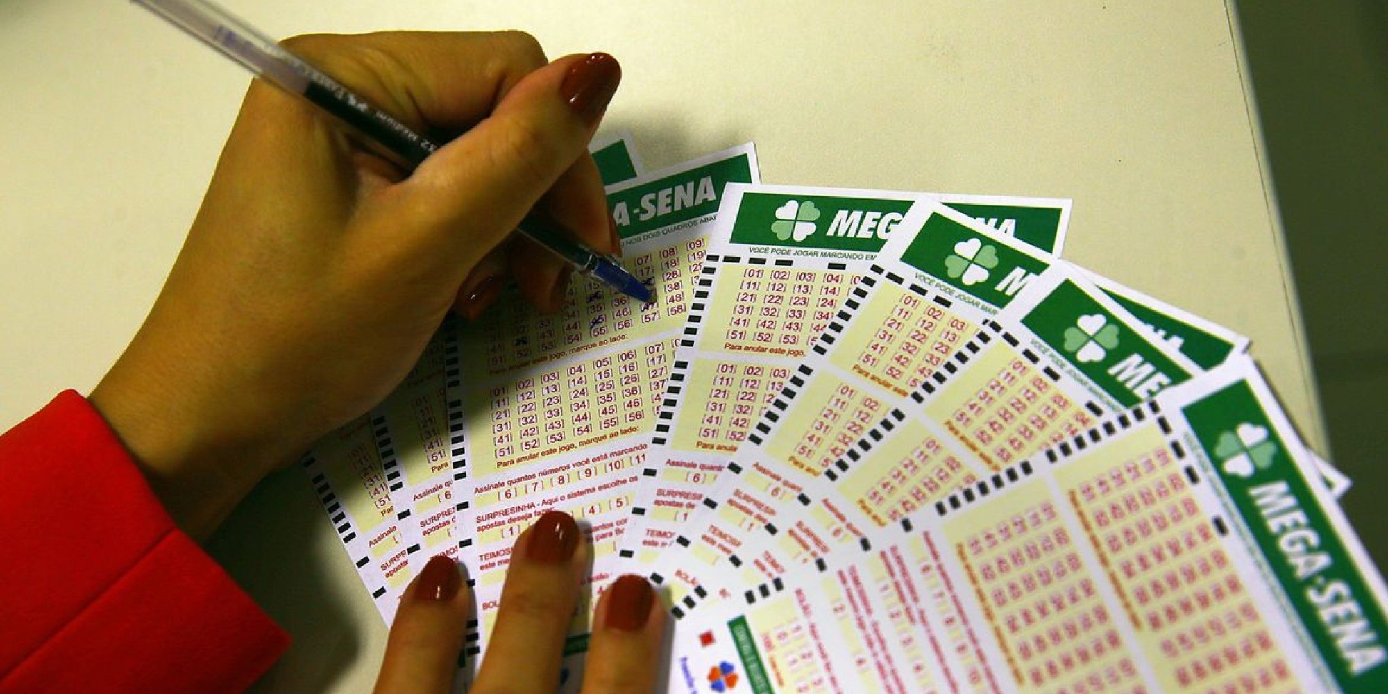 Foram sorteadas as seguintes dezenas: 25 – 38 – 45 – 53 – 55 – 56.