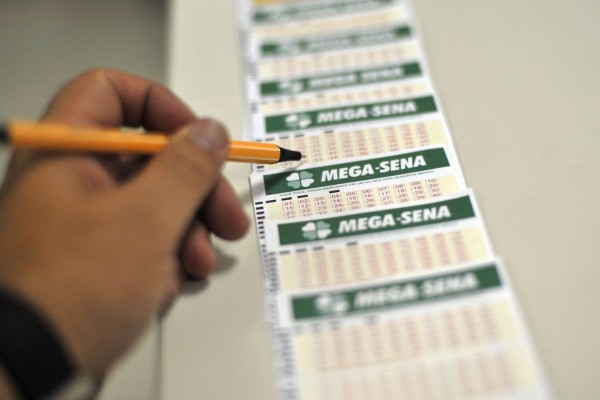 Mega-Sena acumula e pode pagar R$ 47 milhões 