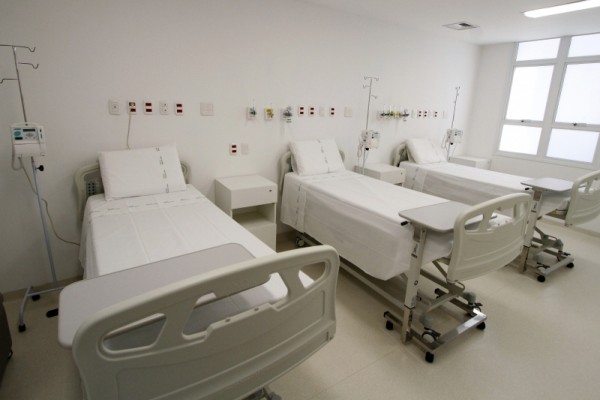 No mês de abril, a SES já pagou um total de R$ 75 milhões provenientes do Tesouro do Estado aos hospitais gaúchos e aos hospitais próprio