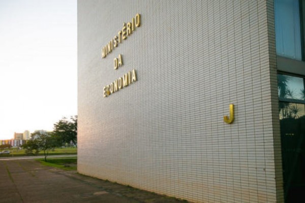  Redução nos próximos três poderia ser de até R$ 1,3 bilhão 