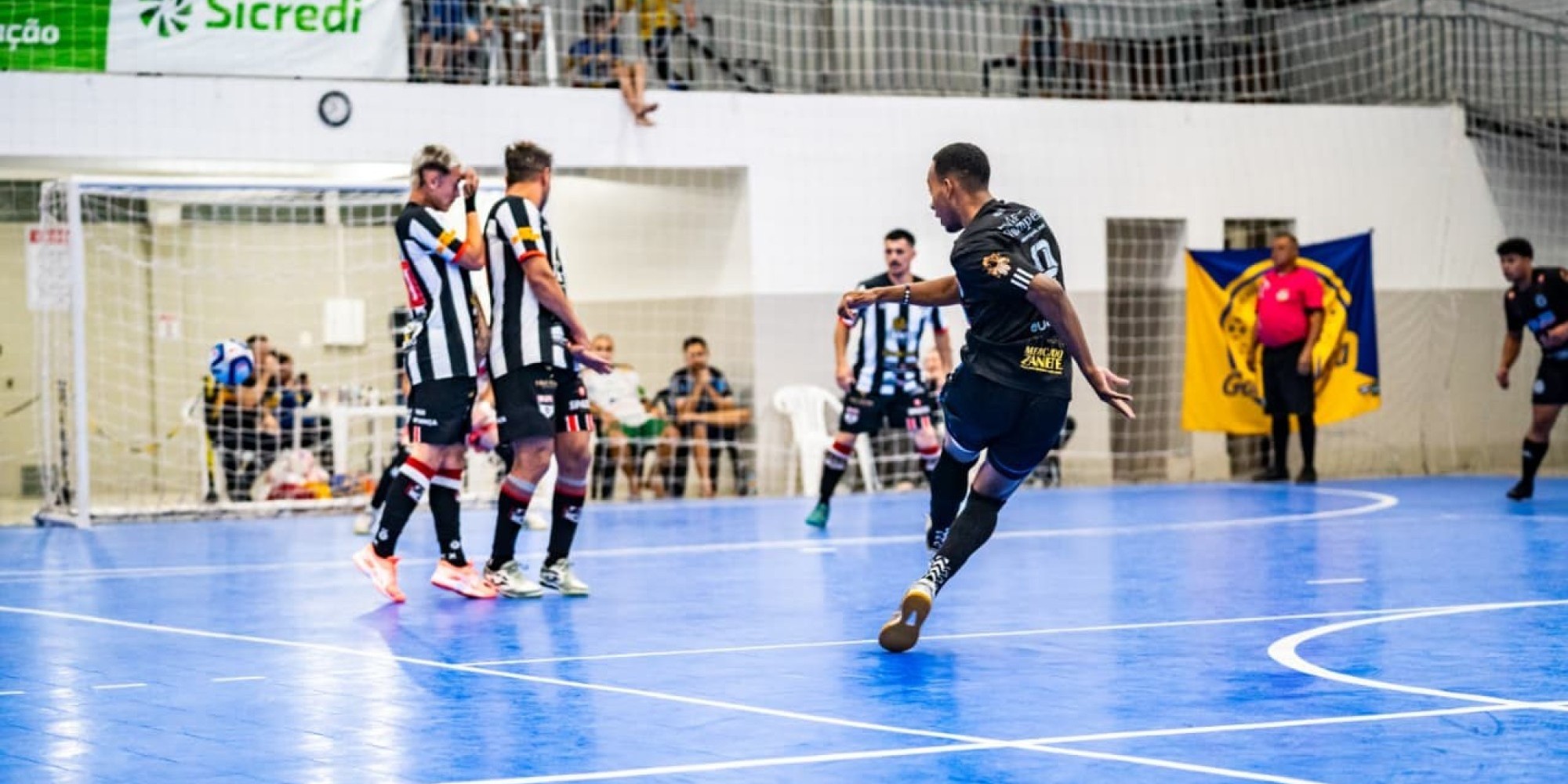 A programação inicia às 19h, no Ginásio Municipal de Esportes. 