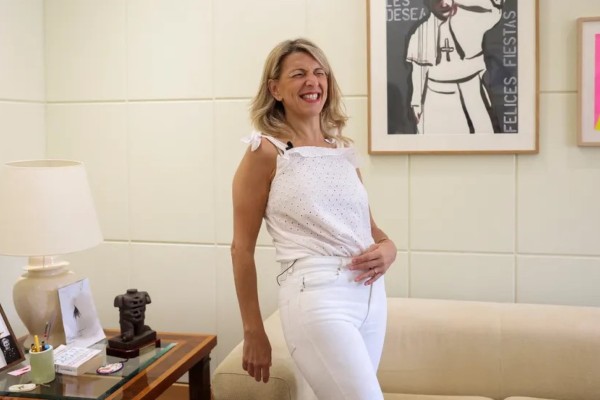 Candidata de esquerda na Espanha propõem 'herança universal' de R$ 105 mil para quem completar 18 anos 