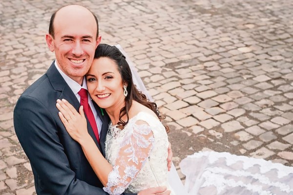 Com as bênçãos de Deus, da família e dos amigos para o altar 