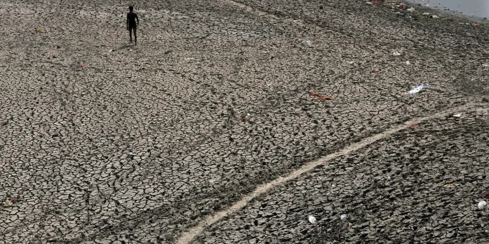 Índia sofre de uma intensa onda de calor que resulta em 98 mortos