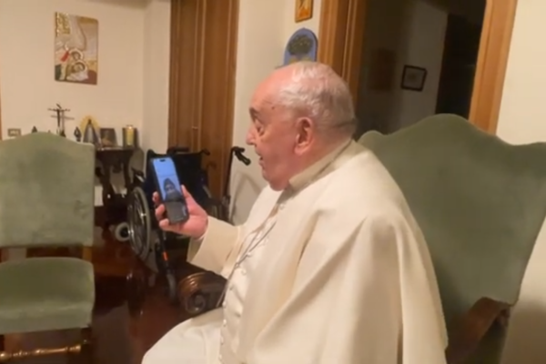 ‘‘Rezo por vocês!’’, diz Papa Francisco em vídeo-chamada com paroquianos de Gaza