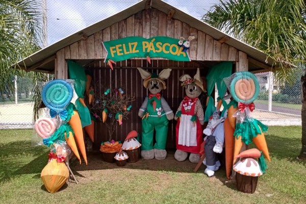 Capitão recebe ornamentação de Páscoa 
