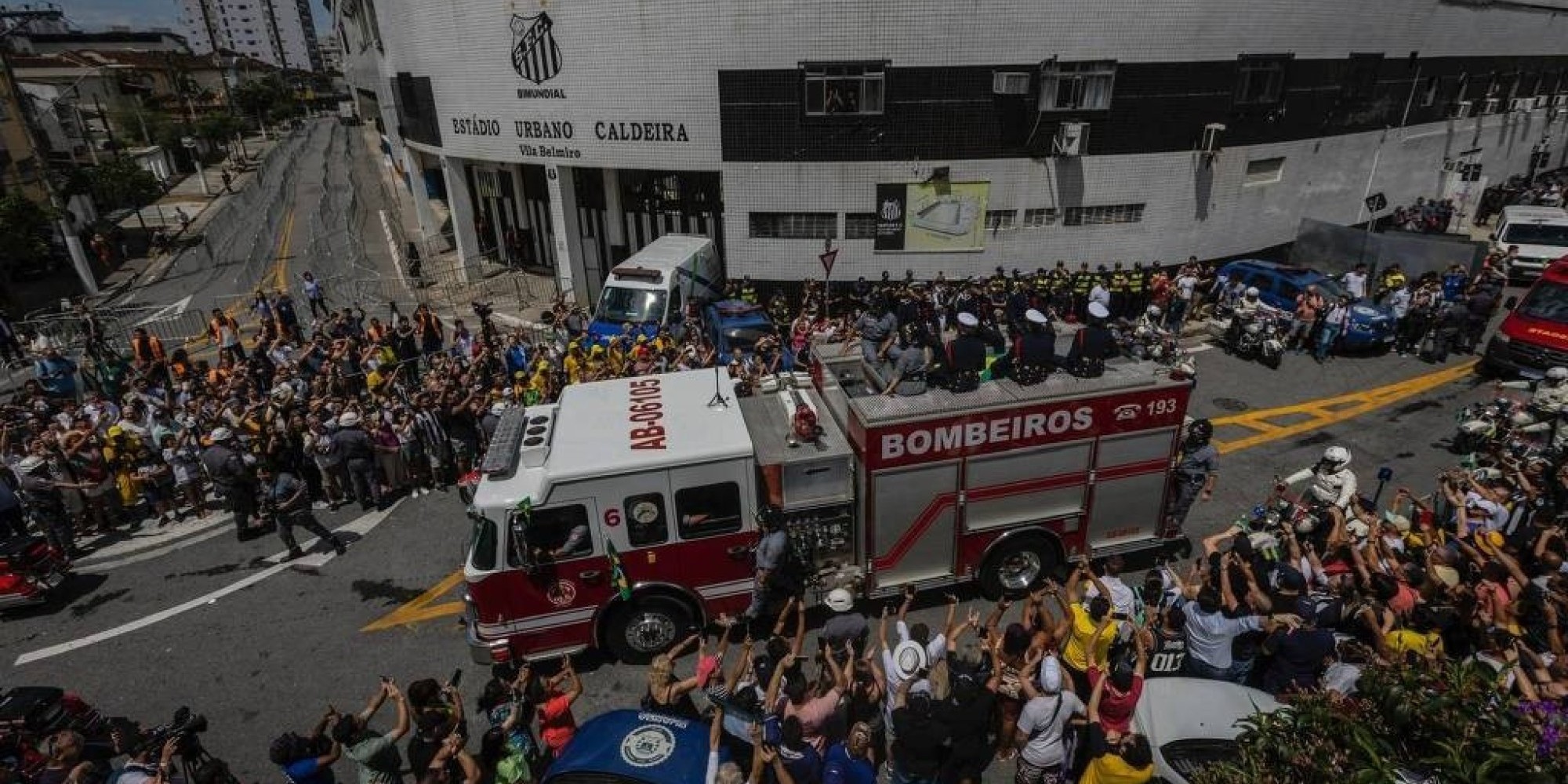 O Rei do Futebol será sepultado na tarde de hoje
