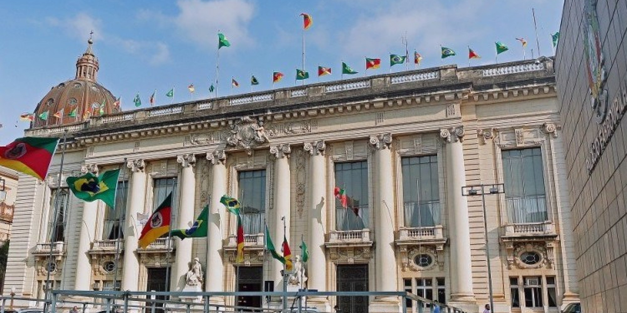 Hoje está sendo paga a terceira parcela do 13º salário de 2019 Hoje está sendo paga a terceira parcela do 13º salário de 2019