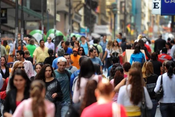 Brasil tem 203 milhões de habitantes, revela Censo 2022