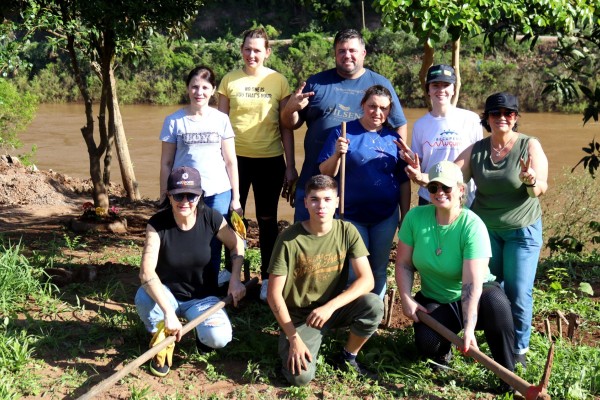 Durante esta semana um grupo de voluntários seguirá realizando o trabalho, nas ruas Padre Luís Segalle e José Alberti, também no Centro