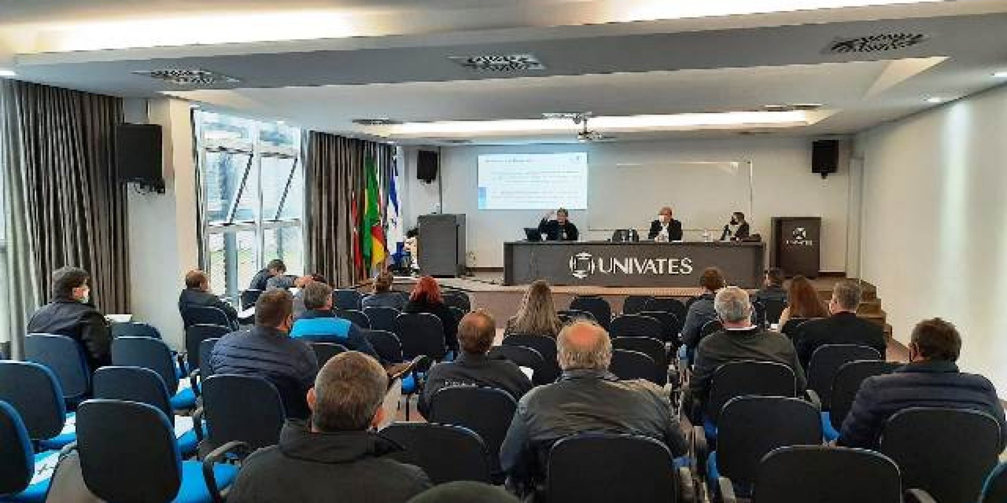 Presidente da Amvat e prefeito de Imigrante, Celso Kaplan, conduziu a reunião Presidente da Amvat e prefeito de Imigrante, Celso Kaplan, conduziu a reunião