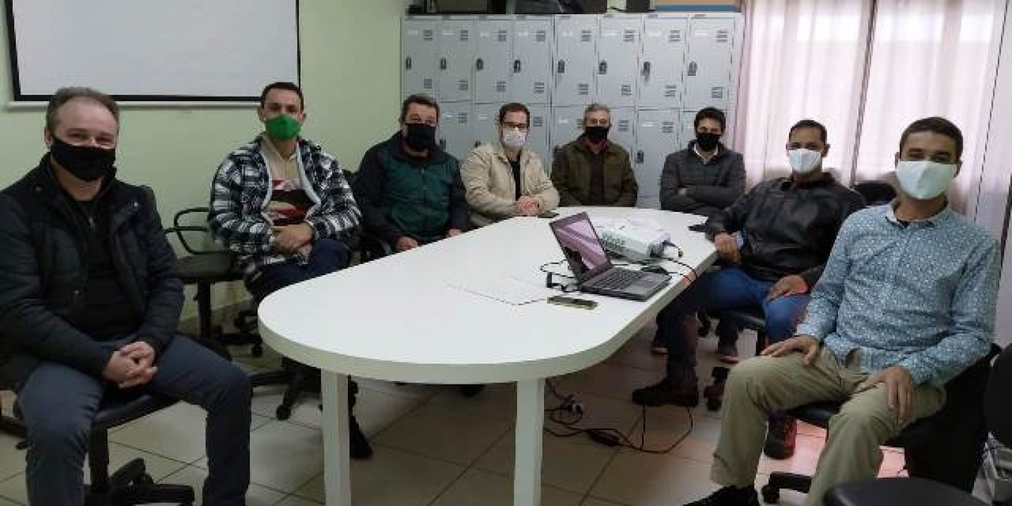 Prefeitos, representantes da Amturvales e do projeto Trem dos Vales em reunião Prefeitos, representantes da Amturvales e do projeto Trem dos Vales em reunião
